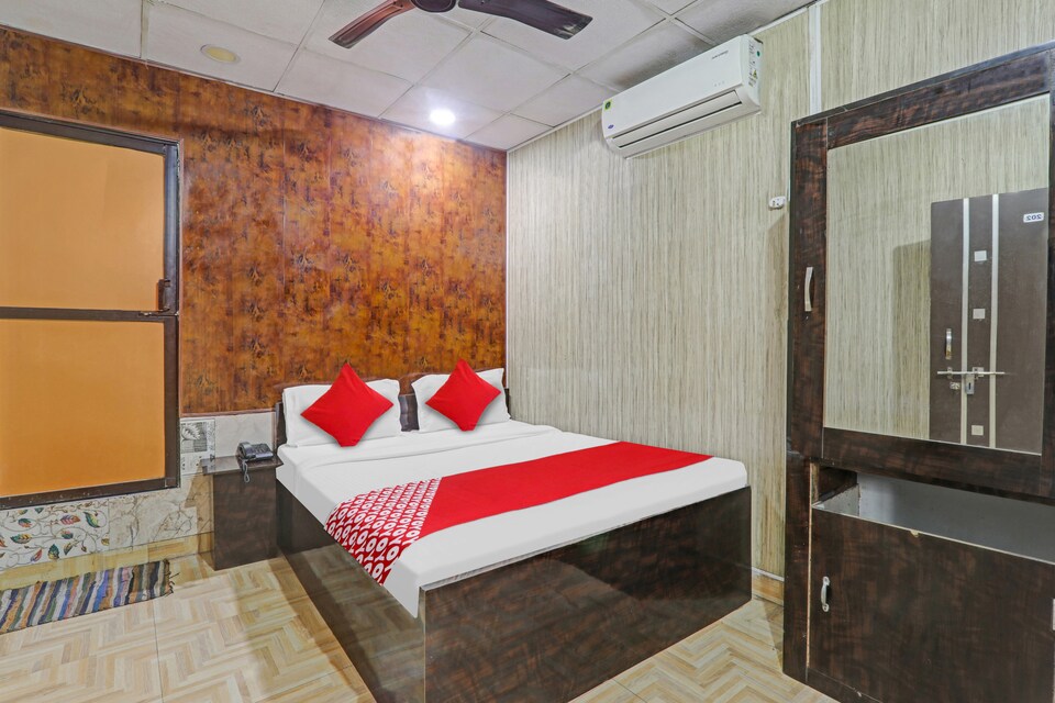 Live on LCK2081, Charbagh Lucknow, Lucknow