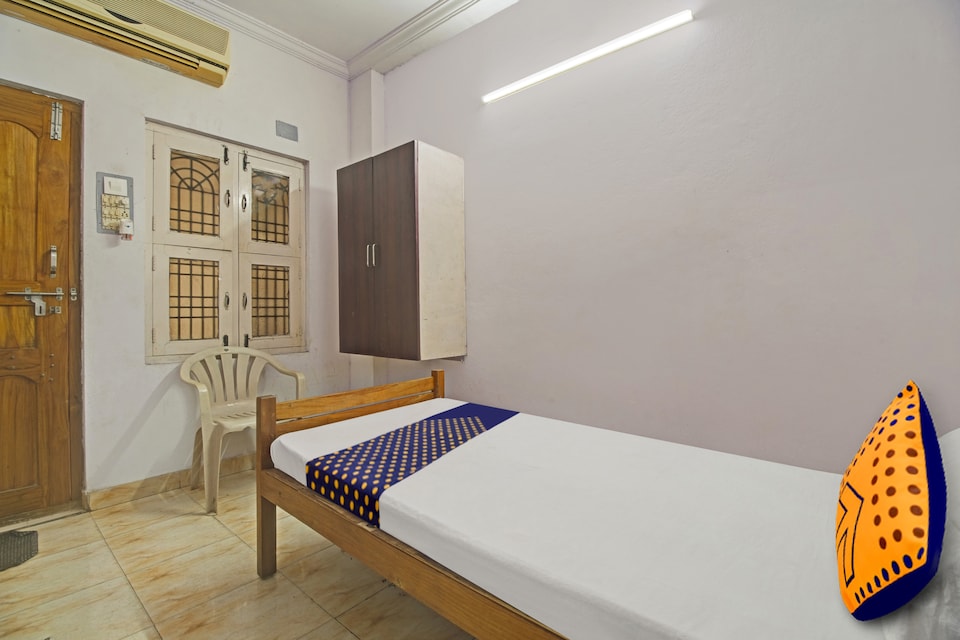 SPOT ON Sri Balaji Lodge, Chirala, Chirala