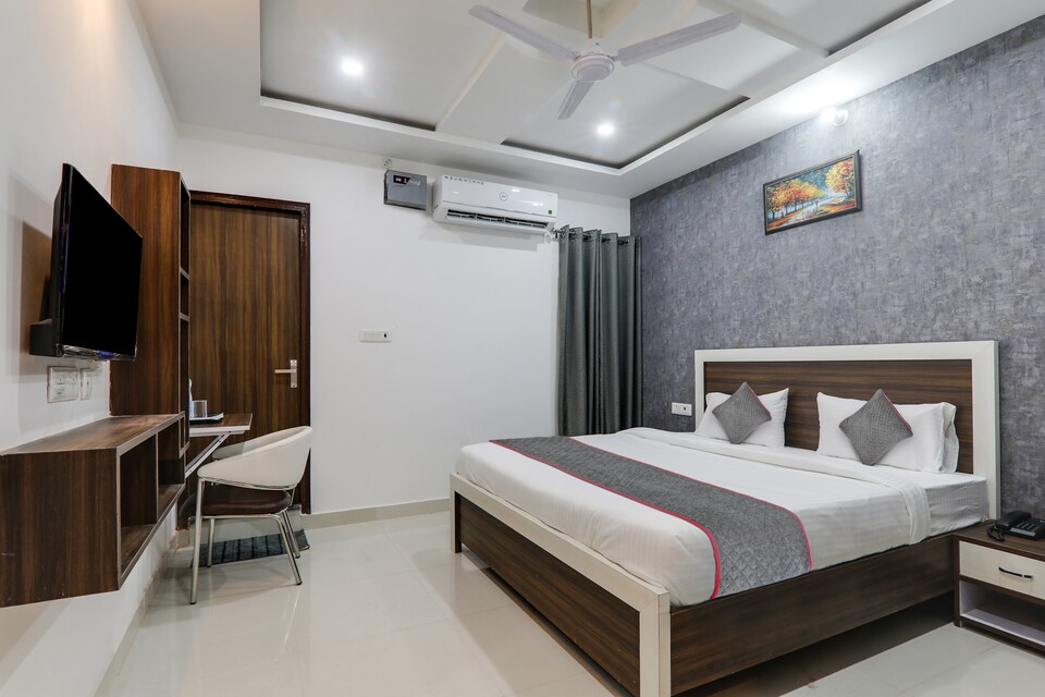 LIVE as LCK2299, Hazratganj Lucknow, Lucknow