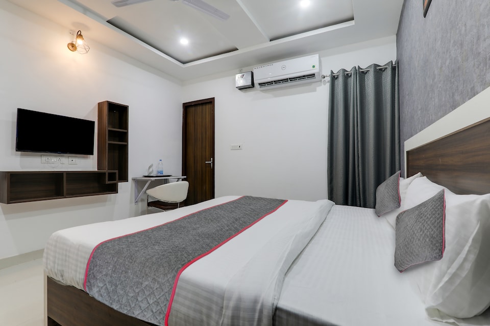 LIVE as LCK2299, Hazratganj Lucknow, Lucknow