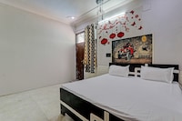 OYO Hotel Golden Night