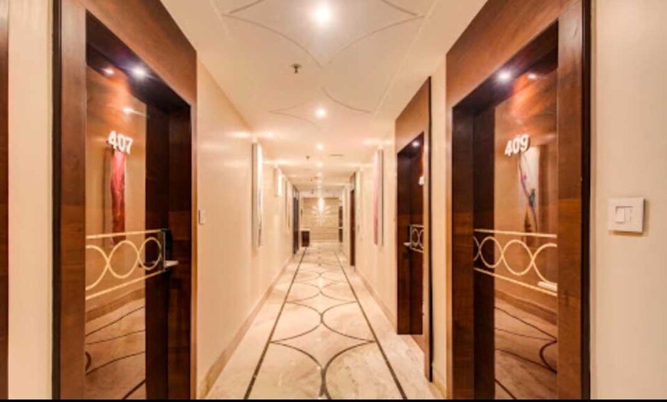 Townhouse OAK Hotel Park Galaxy, Esplanade Kolkata, Kolkata