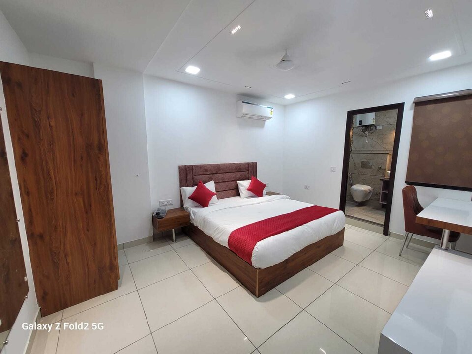 POP 81470J Shine Inn, Pitampura - Rohini Delhi, Delhi