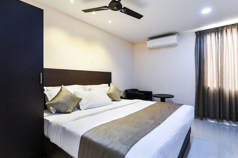 OYO Flagship AKSHARA GRAND, Transit Vizag, विशाखपट्नम