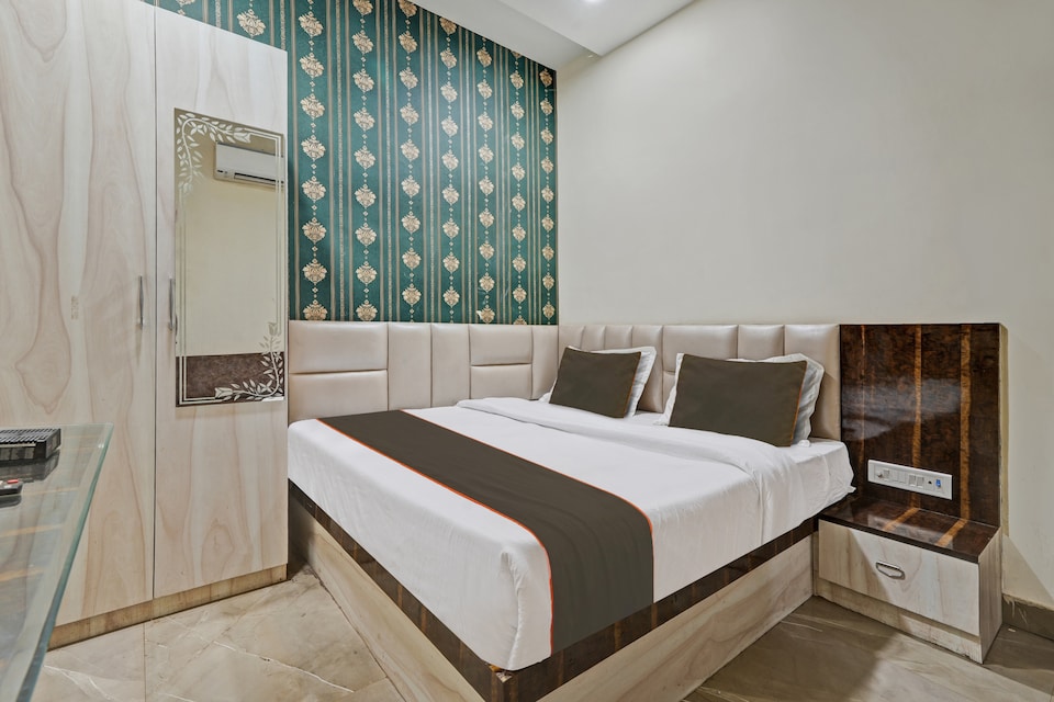 Collection O Hotel Paradise & Banquet, Lashkar, Gwalior