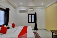 OYO Flagship Hotel Madrona Asshi Ghat