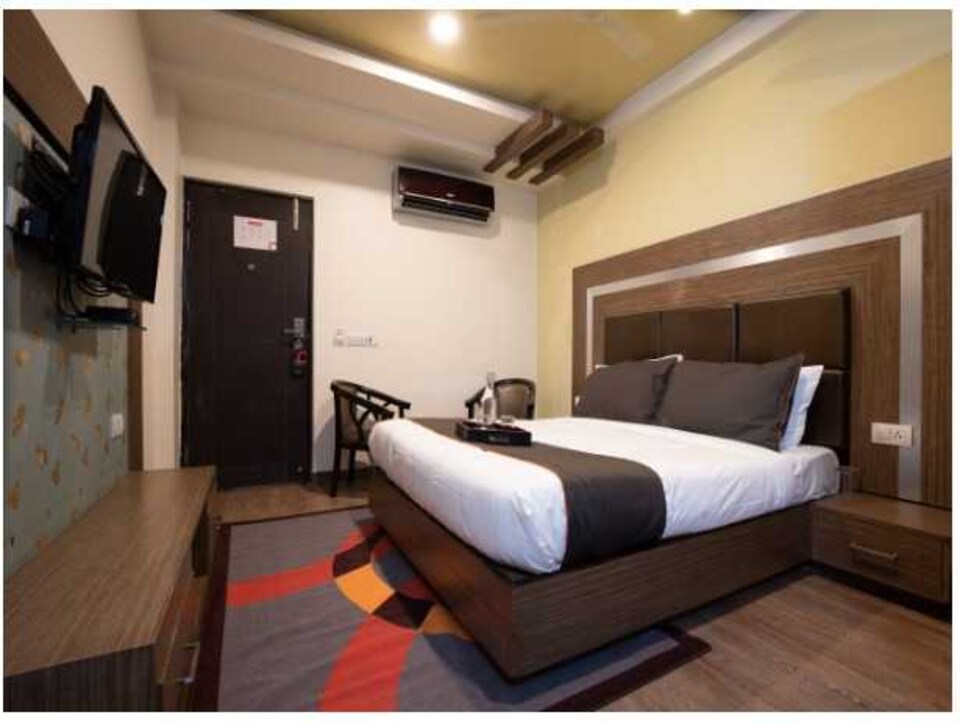 POP 81484E Hotel B K House , Noida City, Noida