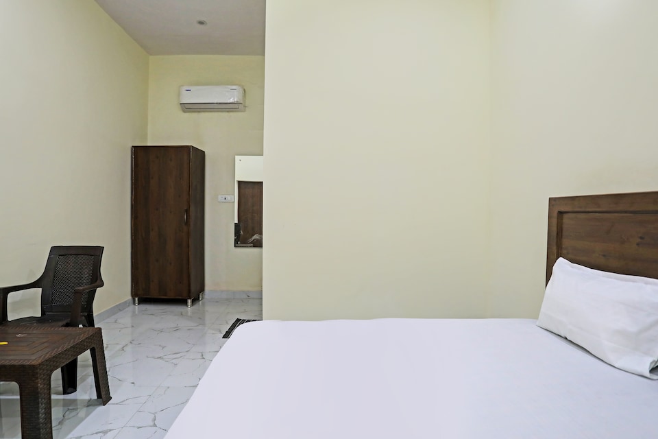 Hotel O Seven Spring, Faridabad, Faridabad