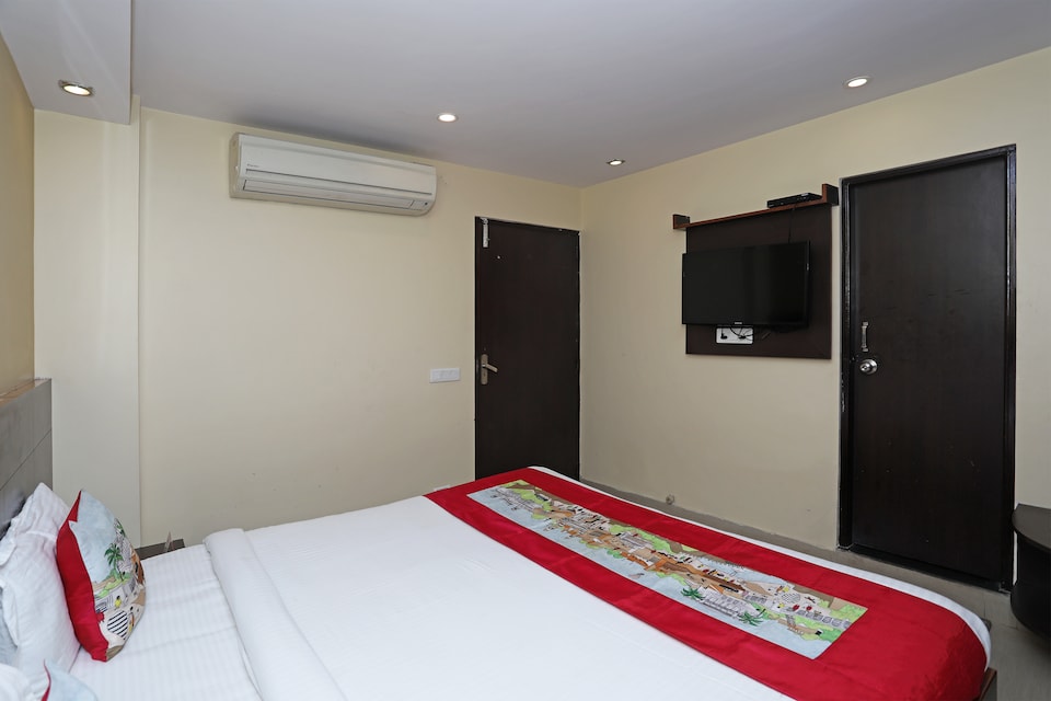 OYO 410 Hotel Lily Bay Inn, Jaipur Airport, Jaipur