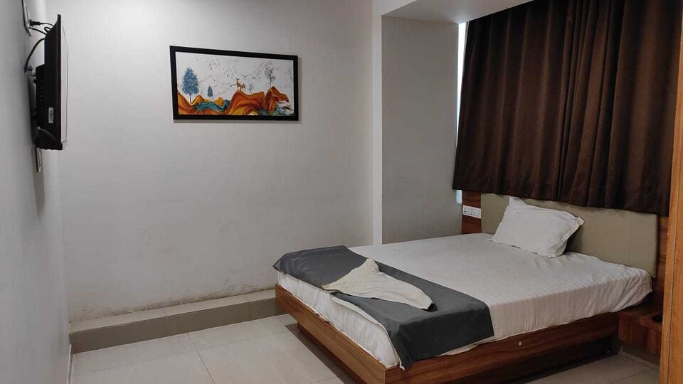 POP 81494H Hotel Venus , Alkapuri Vadodara, Vadodara