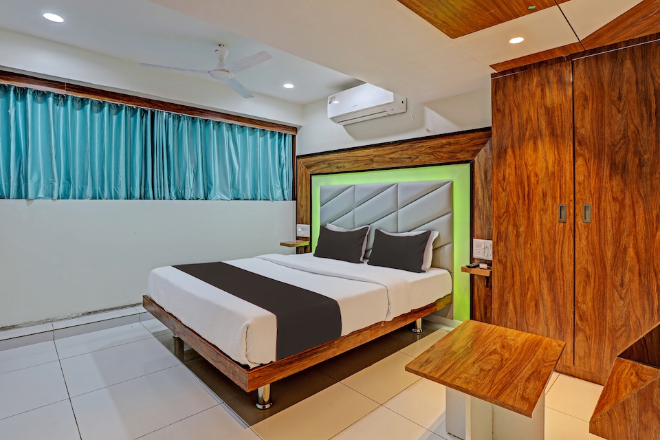 Collection O Royal Bird, SG Highway Ahmedabad, Ahmedabad