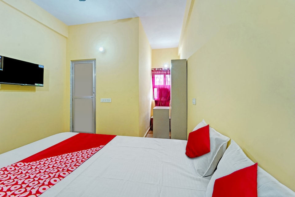 OYO Flagship Parrots Inn, Patliputra Colony, Patna