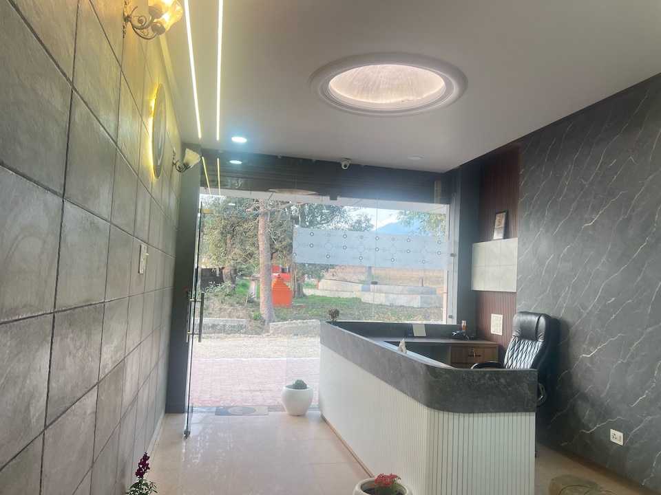 Hotel O by OYO The Glide Inn Hotel & Restaurant, Dharamshala, Dharamshala