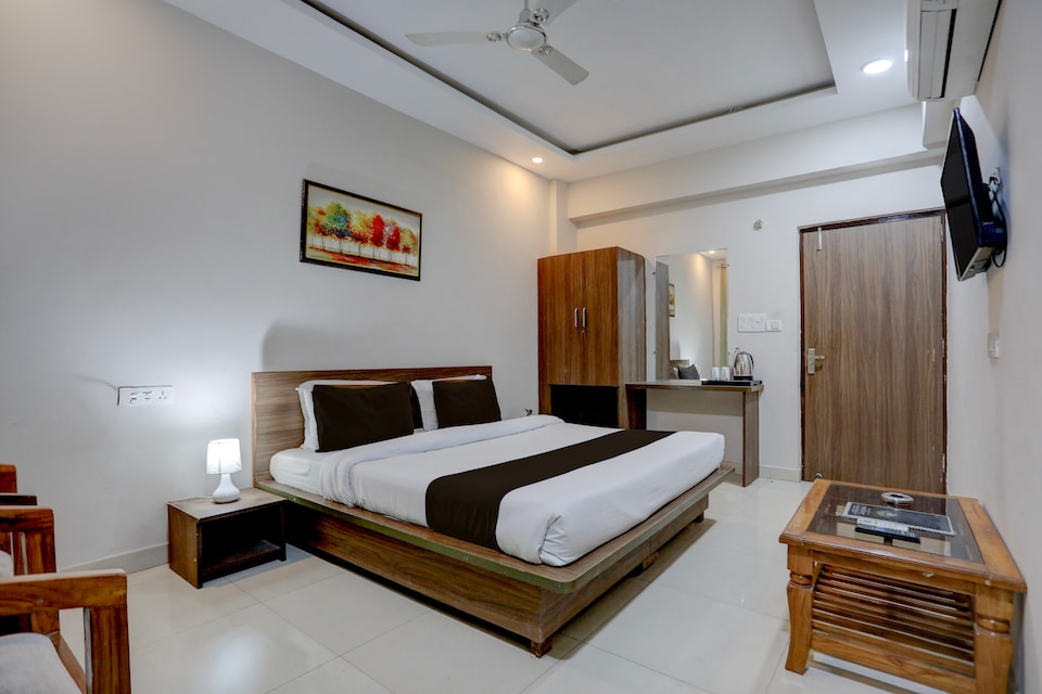 Super OYO Townhouse Gomti Nagar Sector 1 Formerly The Gahmar Inn, Gomti Nagar Lucknow, Lucknow