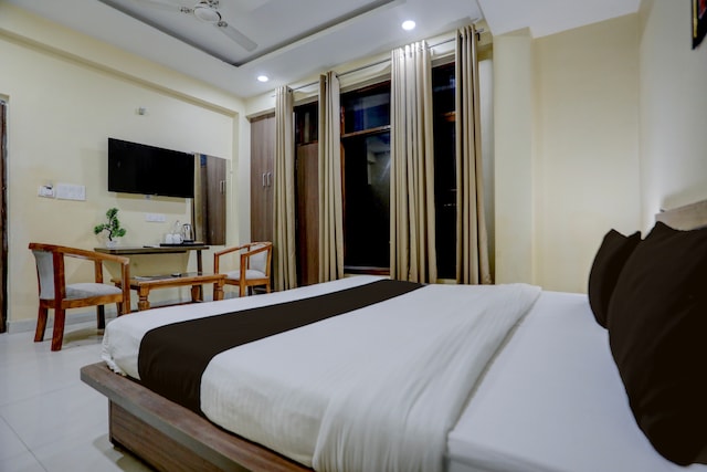 Super OYO Townhouse Gomti Nagar Sector 1 Formerly The Gahmar Inn
