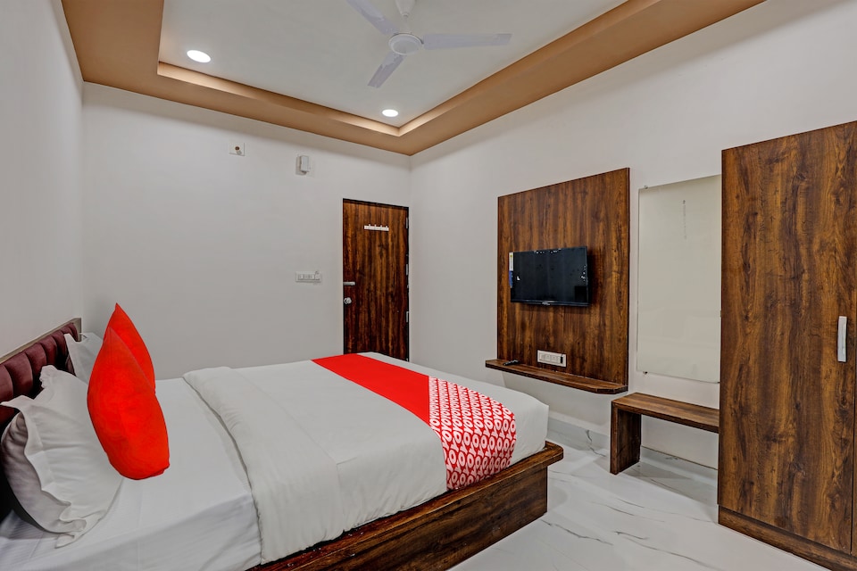 OYO Flagship Hotel Seven Horse, Navsari, Navsari