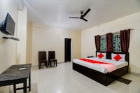 OYO Flagship Hotel Ayush Palace