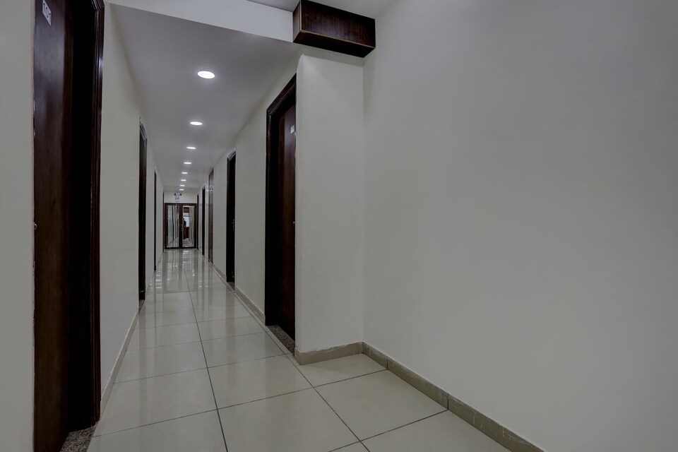 Hotel O The Paradise Inn, Dwarka Delhi, Delhi