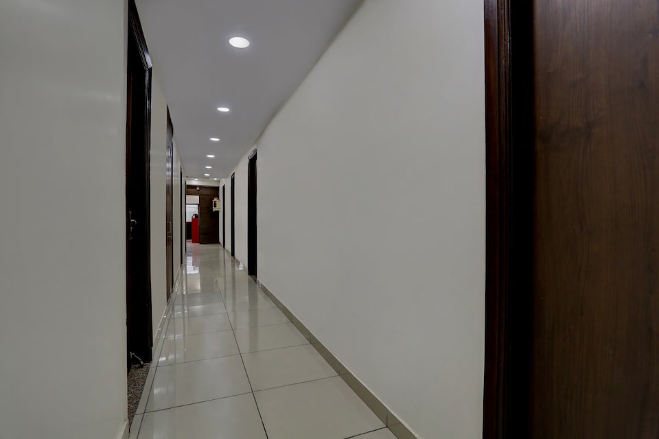 Hotel O The Paradise Inn, Dwarka Delhi, Delhi