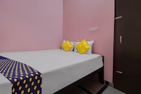 SPOT ON Hotel Pari & Cafe