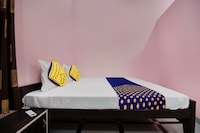 SPOT ON Hotel Pari & Cafe