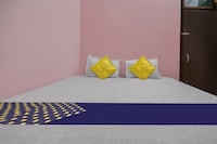 SPOT ON Hotel Pari & Cafe