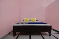 SPOT ON Hotel Pari & Cafe