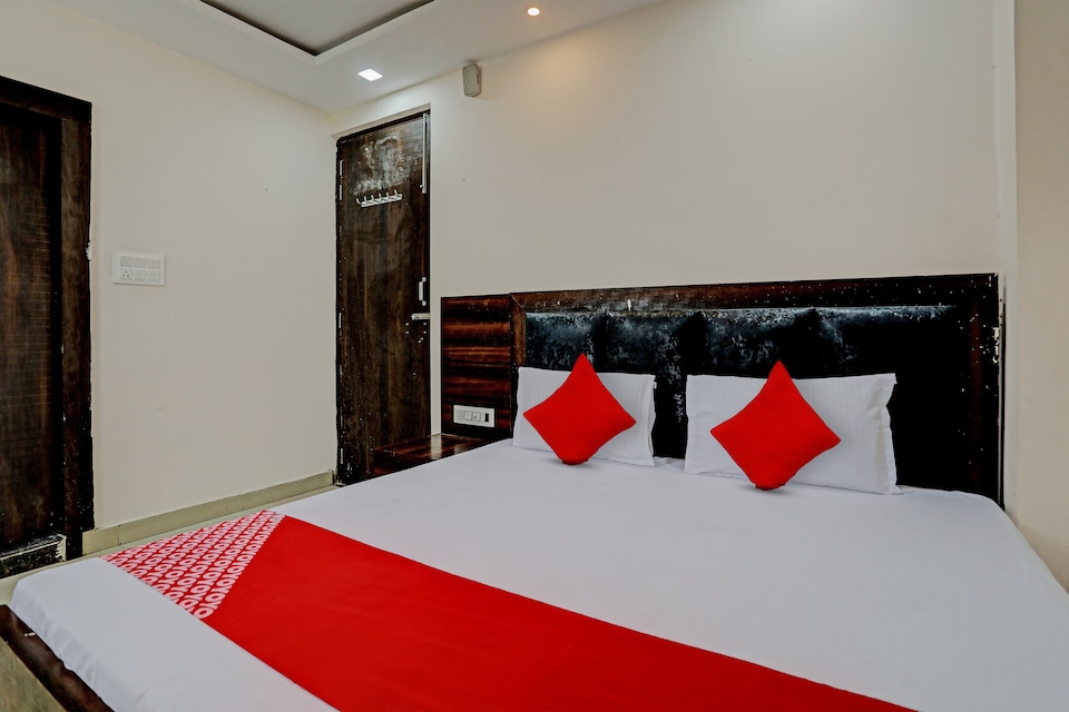OYO Flagship 81525B Hotel Avenue, Kanpur Railway Station, Kanpur