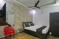 Collection O 81525D Hotel Apm Residency