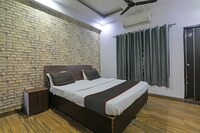 Collection O 81525D Hotel Apm Residency