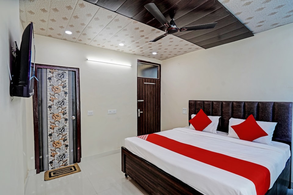 OYO Flagship Evergreen Tower Hotel, Ghaziabad City, Ghaziabad