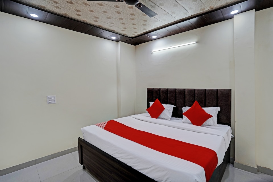 OYO Flagship Evergreen Tower Hotel, Ghaziabad City, Ghaziabad