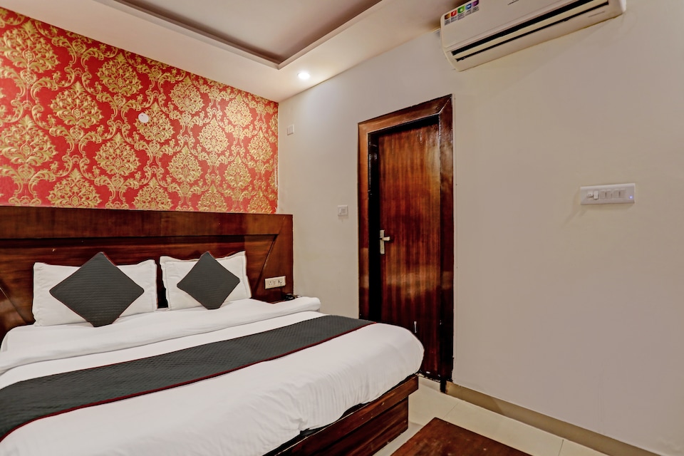 Collection O Paradise Pearl Hotel, Noida City, Noida