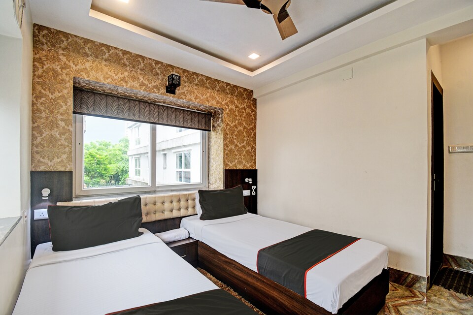 Collection O The Seven Heaven, Esplanade Kolkata, Kolkata