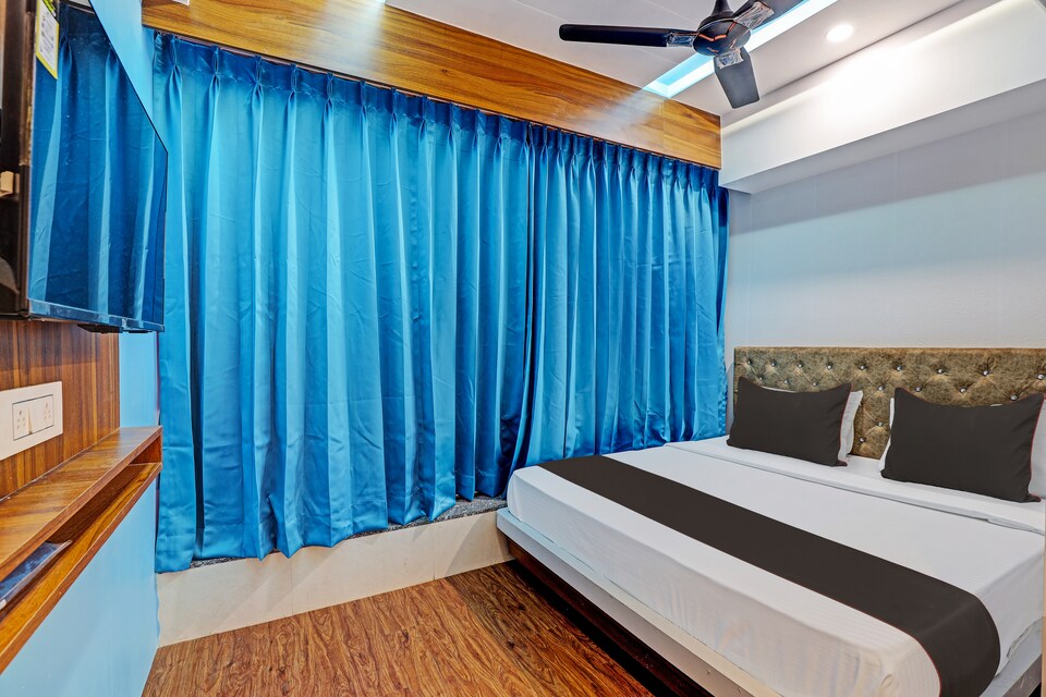 Collection O Hotel Swarg, Adajan, Surat