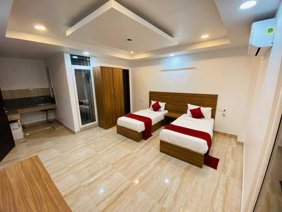 POP 81532J A.s Stay, Noida Expressway SEZ, Noida