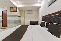 OYO 815337 HOTEL RATNAM PALACE