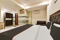 OYO 815337 HOTEL RATNAM PALACE