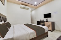 OYO 815337 HOTEL RATNAM PALACE
