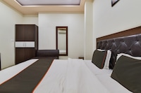 OYO 815337 HOTEL RATNAM PALACE