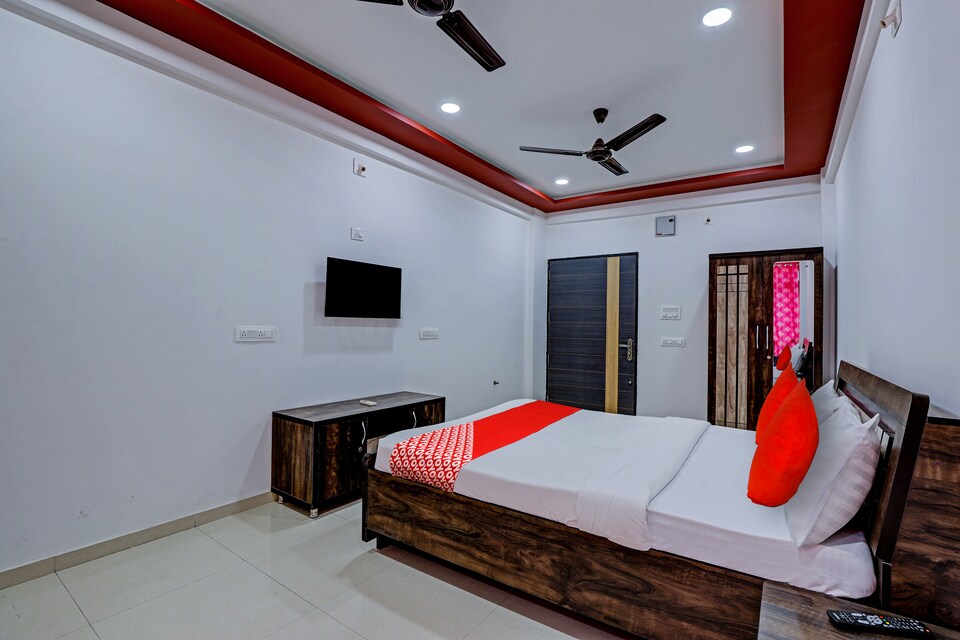 OYO Hotel Good Luck, Gnaesh Chokdi, Anand