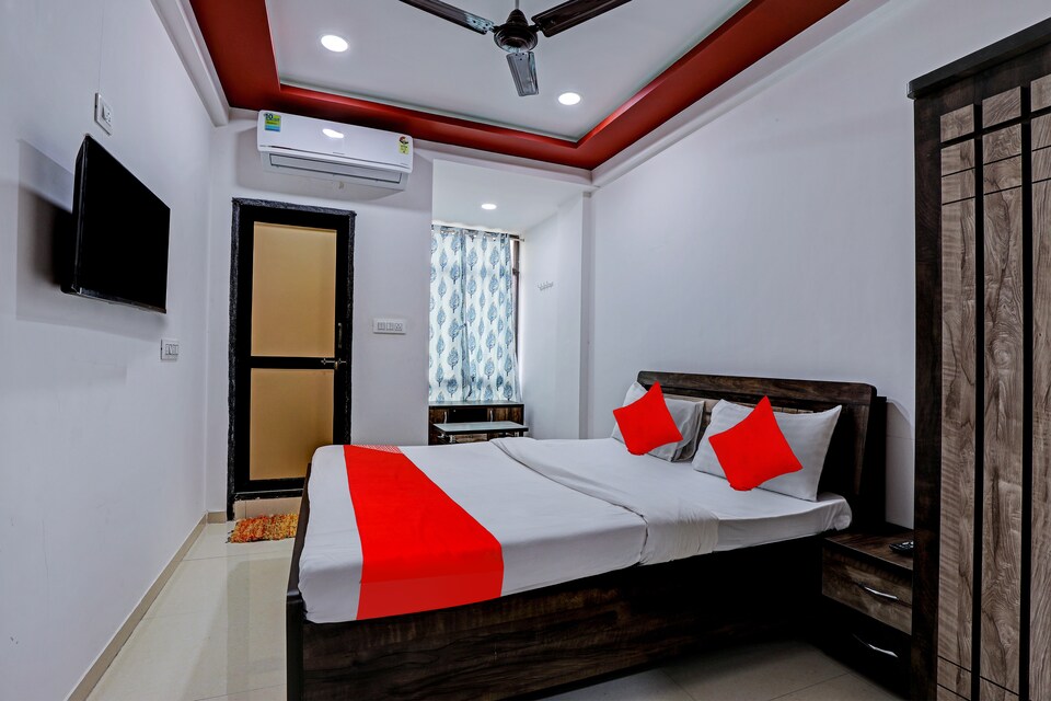 OYO Hotel Good Luck, Gnaesh Chokdi, Anand