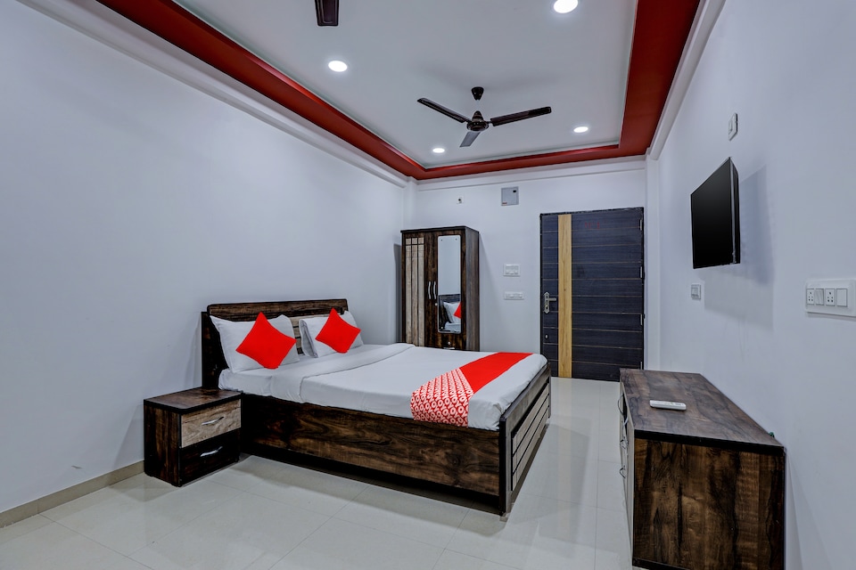 OYO Hotel Good Luck, Gnaesh Chokdi, Anand