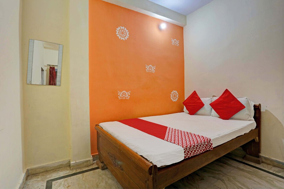 OYO Flagship Bharat Guest House, Fatehabad Road, Agra
