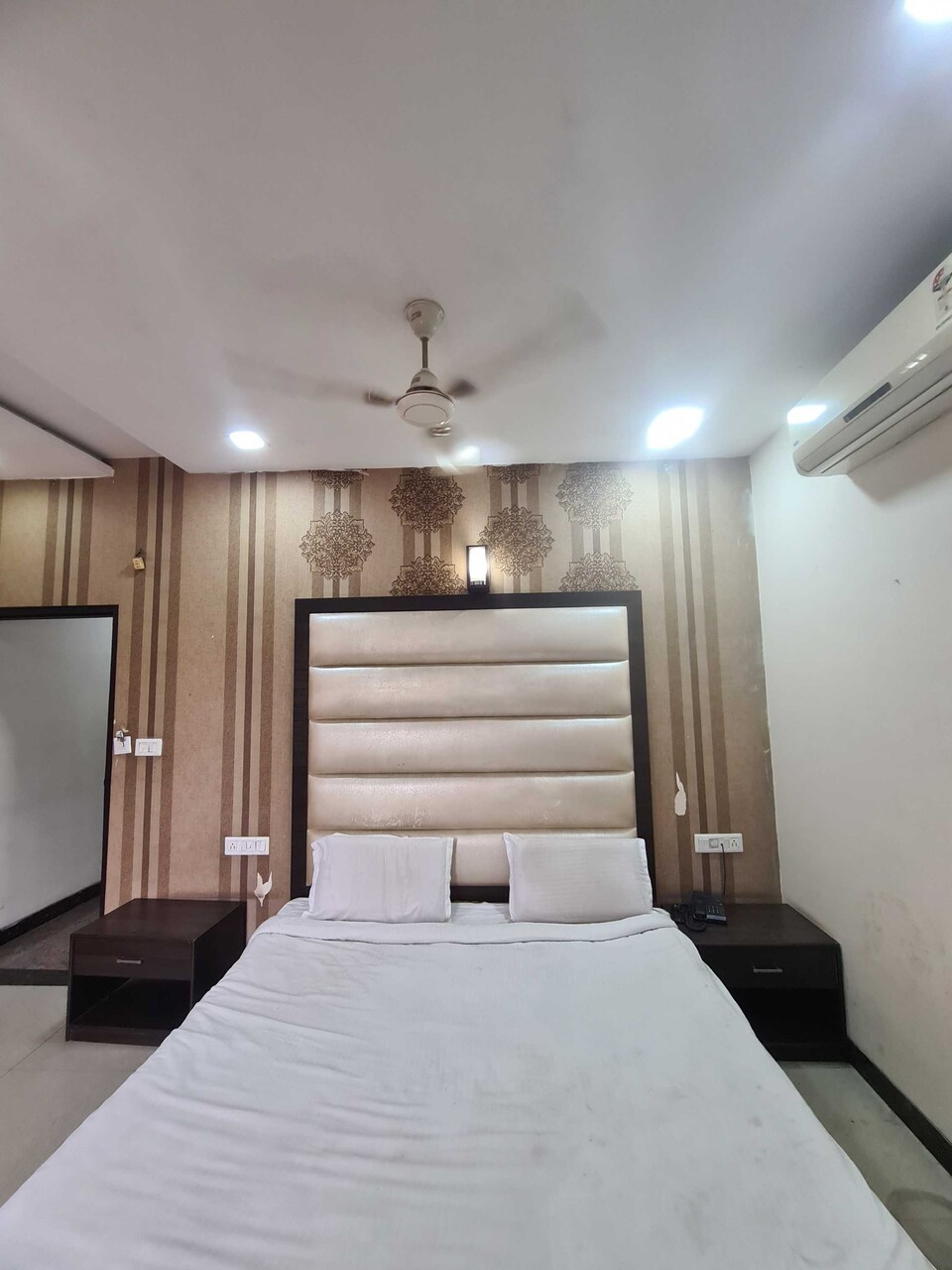 POP 81537G Hotel Amara, Station Road, Raipur