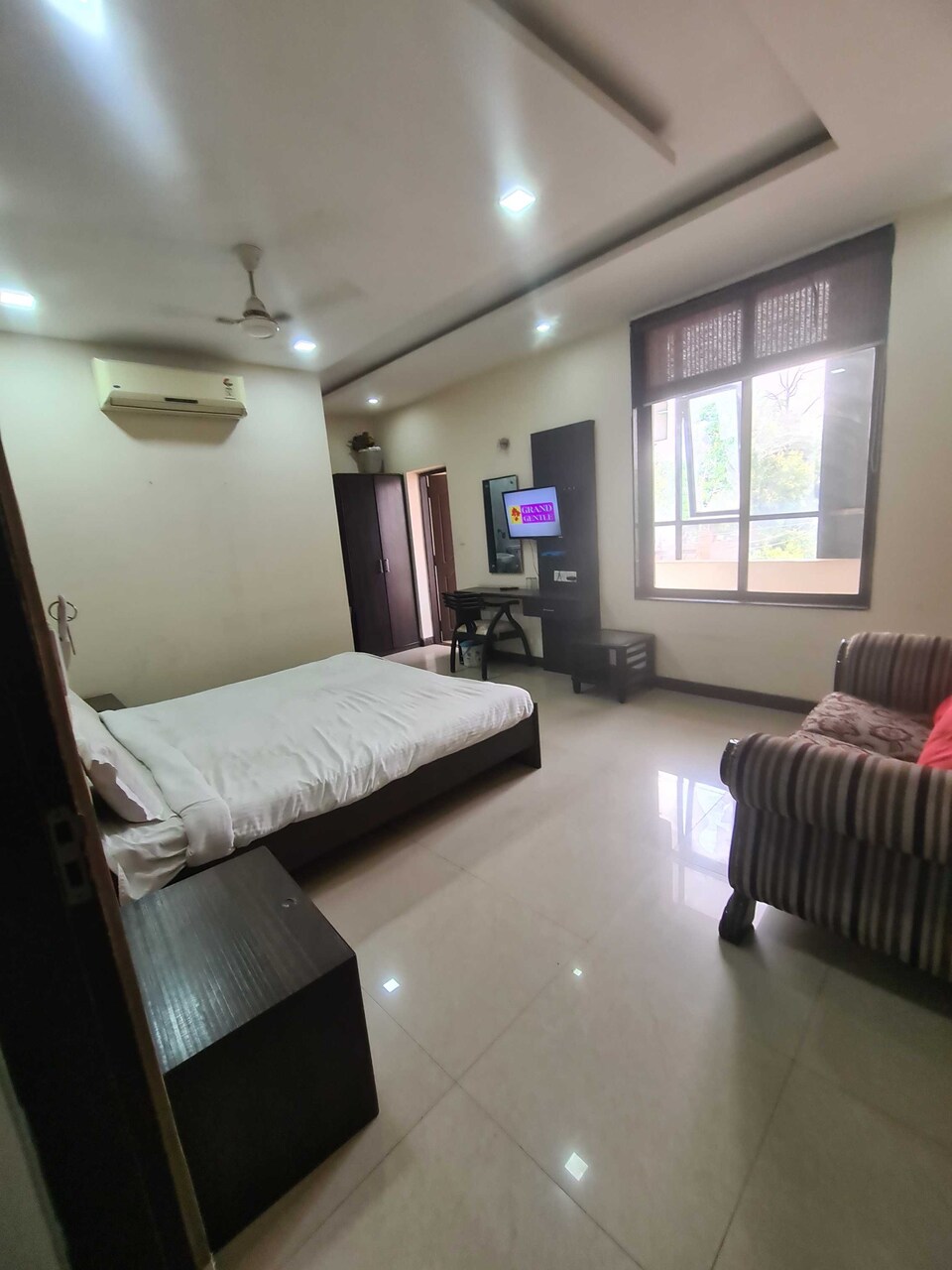 POP 81537G Hotel Amara, Station Road, Raipur