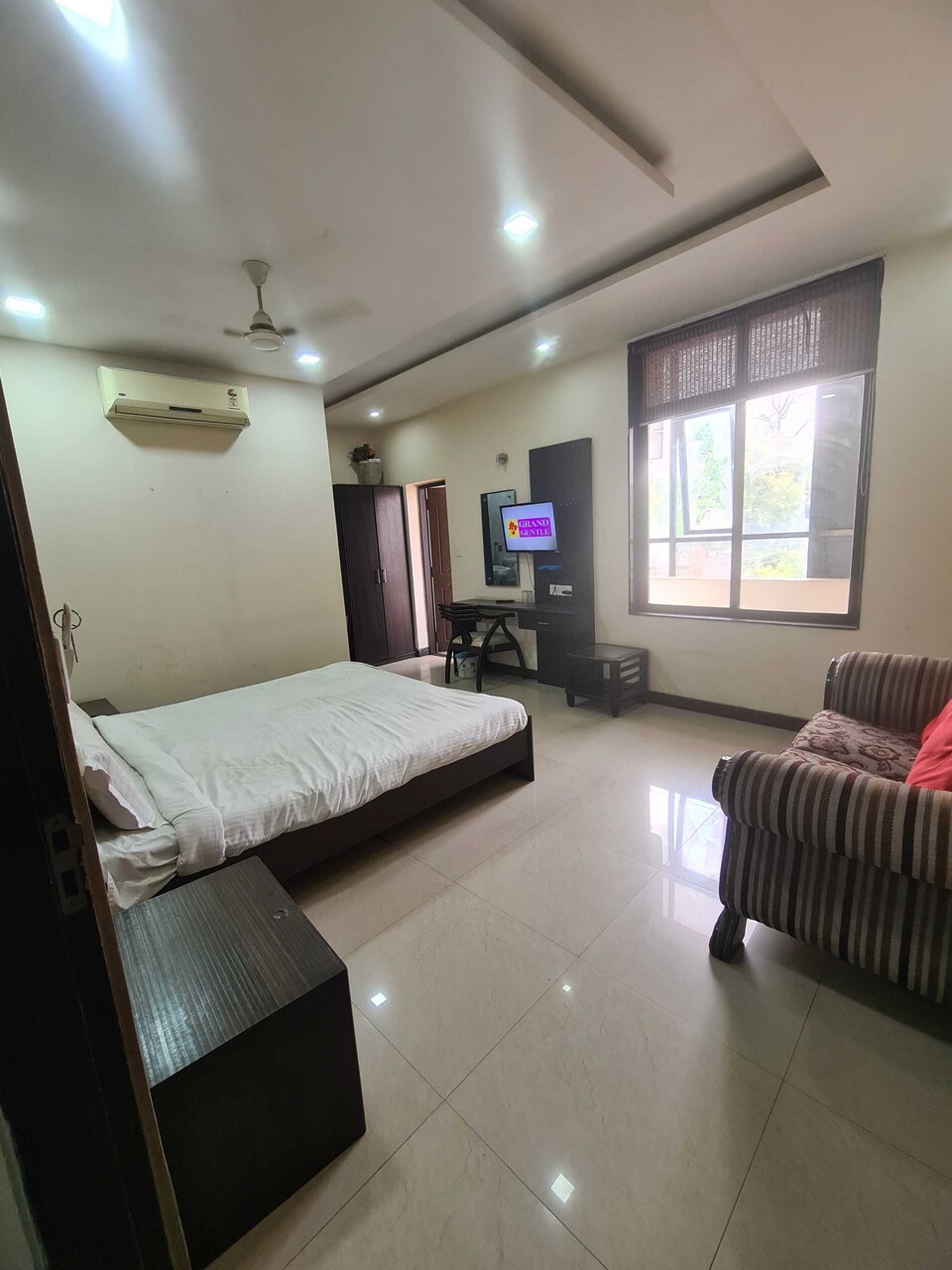 POP 81537G Hotel Amara, Station Road, Raipur