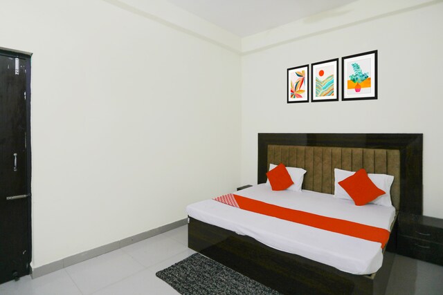 OYO Flagship Hotel Shri Bhairav