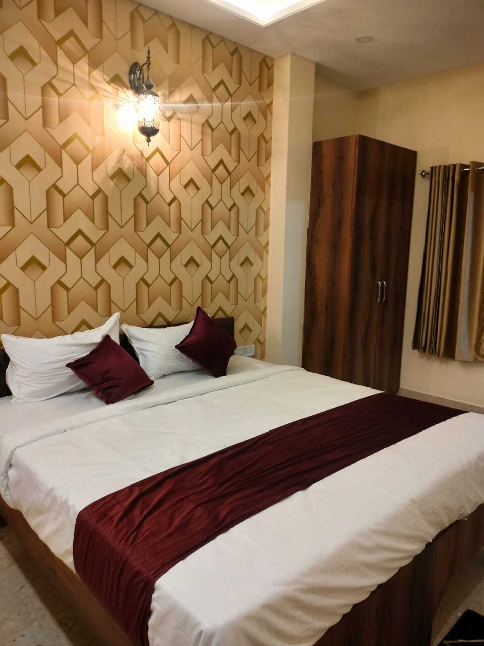 POP 81552K Hotel Royal Galaxy, Bus Stand Nagpur, Nagpur