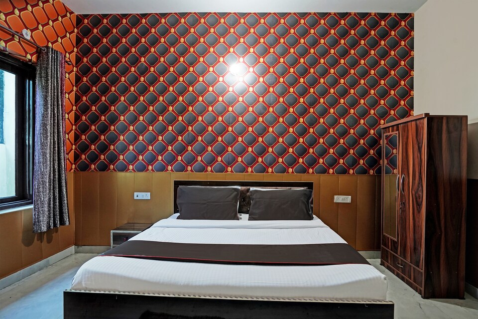 Collection O Blue moon inn, Greater Noida, Noida